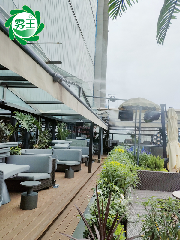 霧王噴霧降溫系統(tǒng)助力酒吧走廊防暑降溫，清涼度夏
