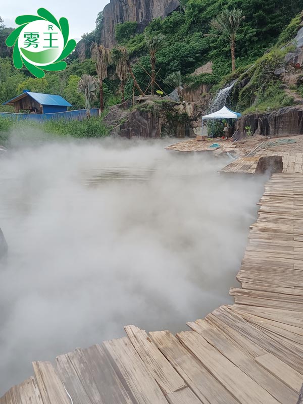 霧王霧森系統(tǒng)噴霧造景，智能水霧編織羊山景區(qū)清涼水墨仙居