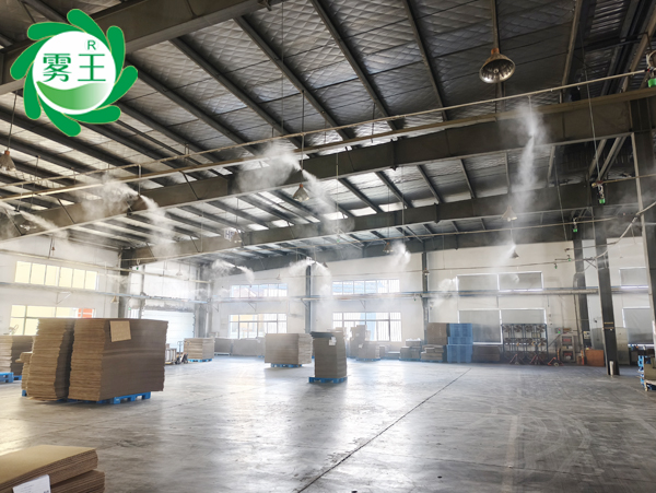 高壓微霧加濕器平穩(wěn)欣盛包裝紙箱車間空氣濕度，增產(chǎn)提效